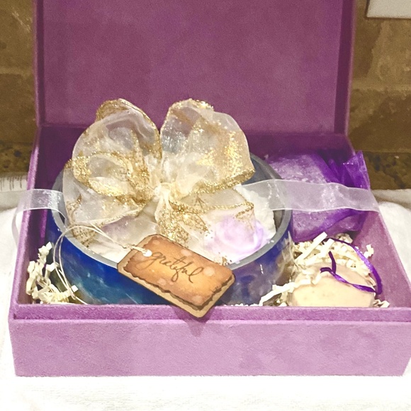 Flowers & Flame Lavender/Vanilla/Rose 3 Wick Soy Candle & 2 Soaps - Picture 7 of 7